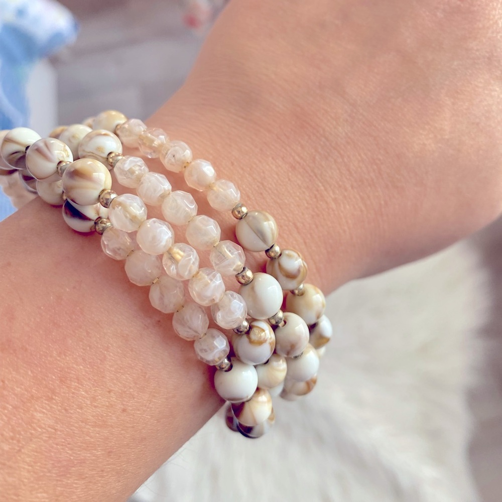 Beautiful nude pearls Bracellette